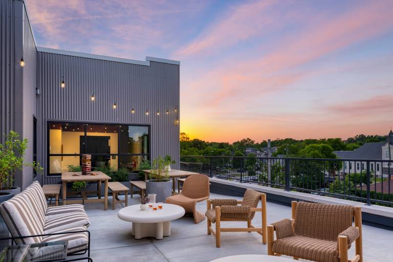 Deluxe King Rooftop Courtyard Gilmore Hotel