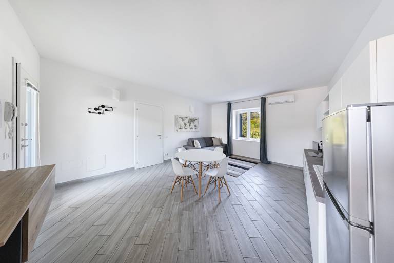 Rental apartment with terrace & pool — photo 4