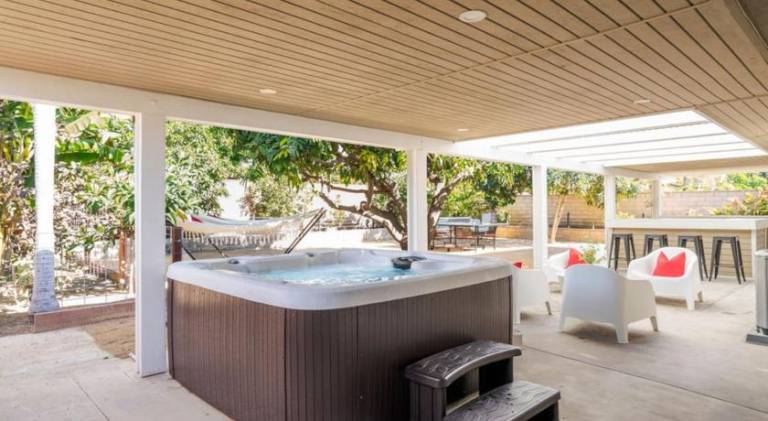 Fully equipped vacation home with jacuzzi | Pets allowed — photo 3