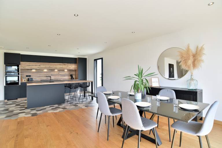 Family-friendly charming vacation home with barbeque & yard | Pets allowed — photo 3
