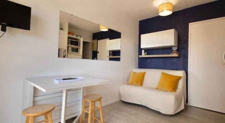 Apartment with terrace & private pool in Bormes-Les-Mimosas