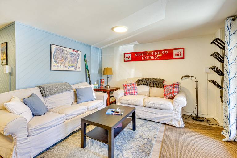 Cozy Park City Apartment, Walk to Ski Lift! in Park City, UT
