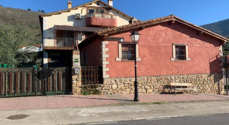 Chalet with private pool, terrace & garden | Dogs allowed in Cáceres