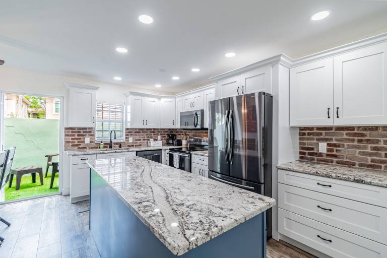 Condo Courier City/Oscawana
