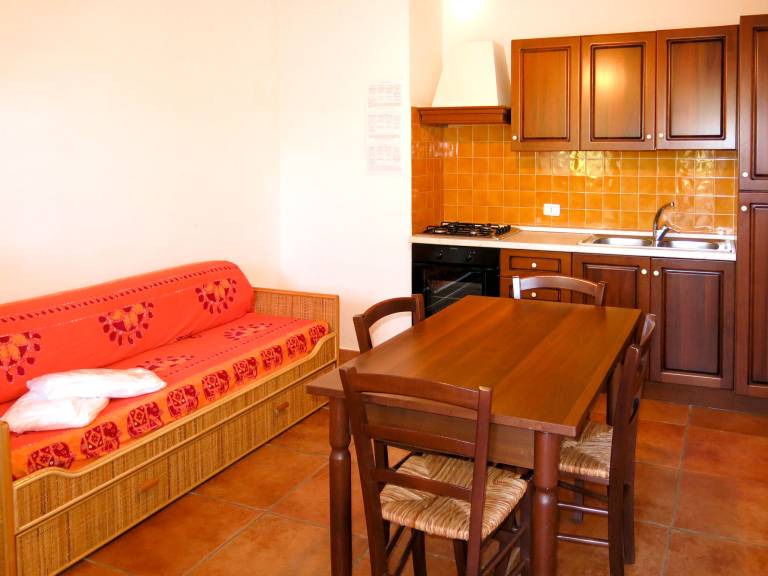 Family-oriented holiday apartment with grill, yard & pool | Pet-friendly — photo 4