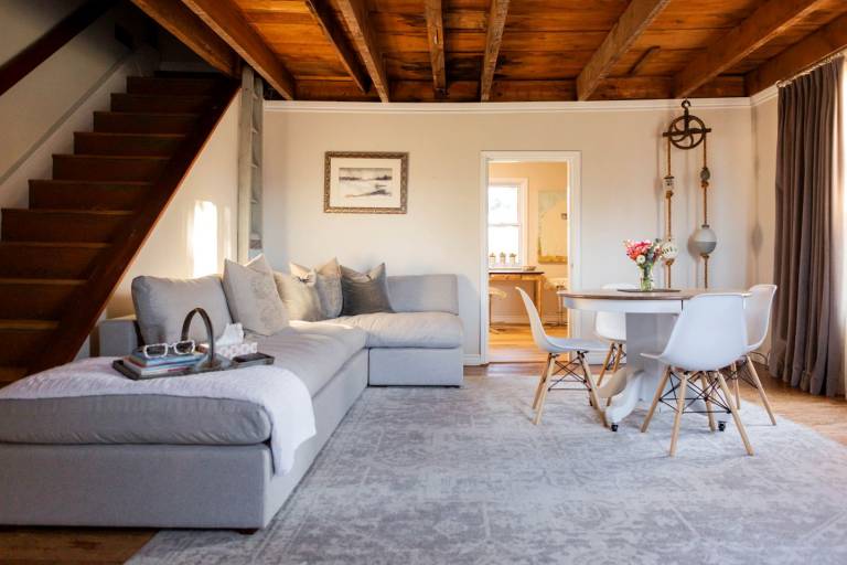 Tranquil Restored Farmhouse Ideal to Disconnect in Ontario in Prince Edward, ON