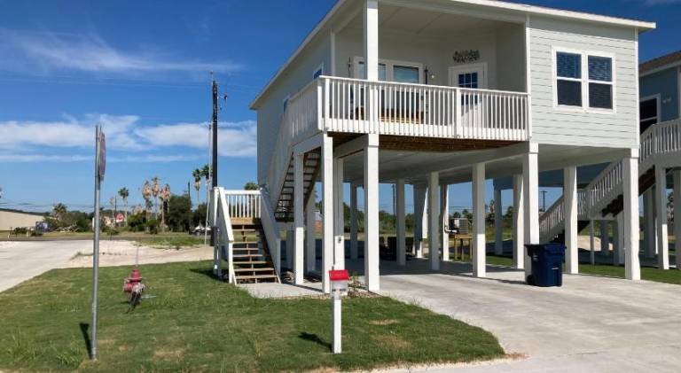 Lovely vacation home with pool | Dogs allowed in Rockport, TX