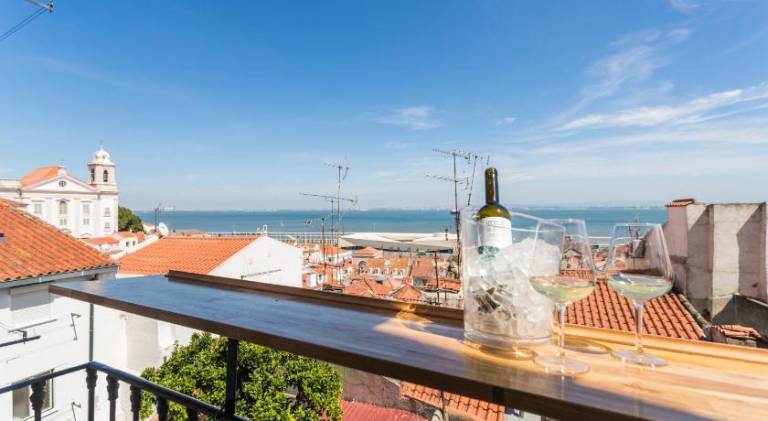 Rental apartment | Next to São Jorge Castle | Perfect for remote work | Dogs allowed in Lisbon
