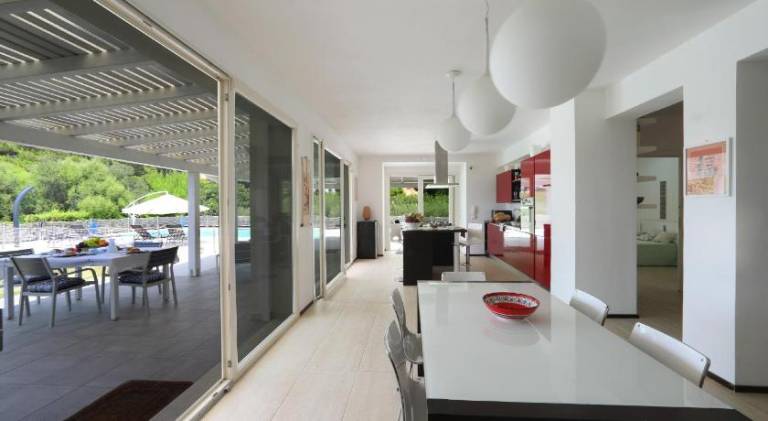 Villa with pool & hot tub | Pet-friendly — photo 5