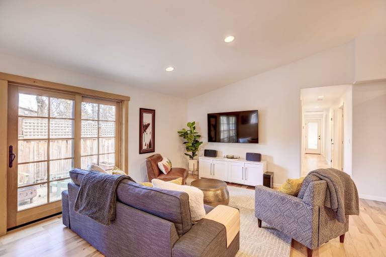 Pet-Friendly Bend Rental, Walk to Galveston Ave! — photo 4