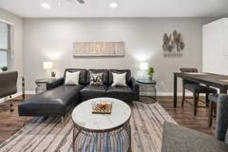 Apartment with pool — photo 2