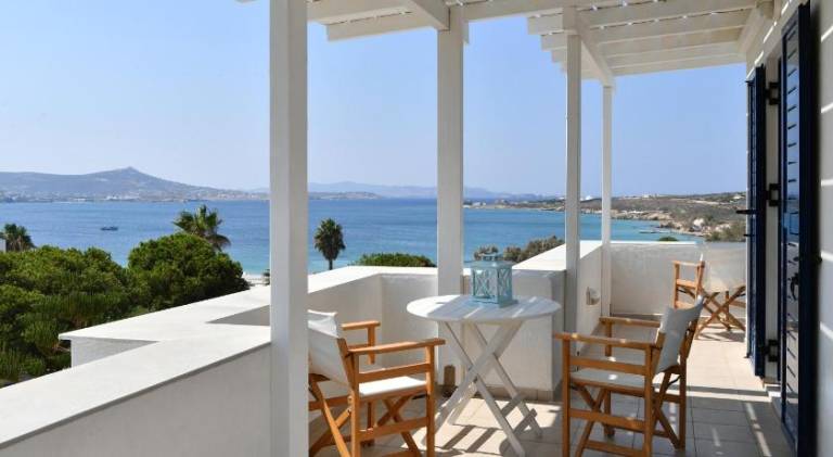 Vacation home with BBQ, terrace & yard | Beach nearby | Perfect for remote work | Pets allowed — photo 3