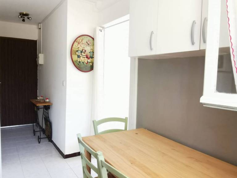 Stylish Studio with Terrace, WiFi & Fully Equipped Kitchen in Balaruc-les-Bains — photo 4
