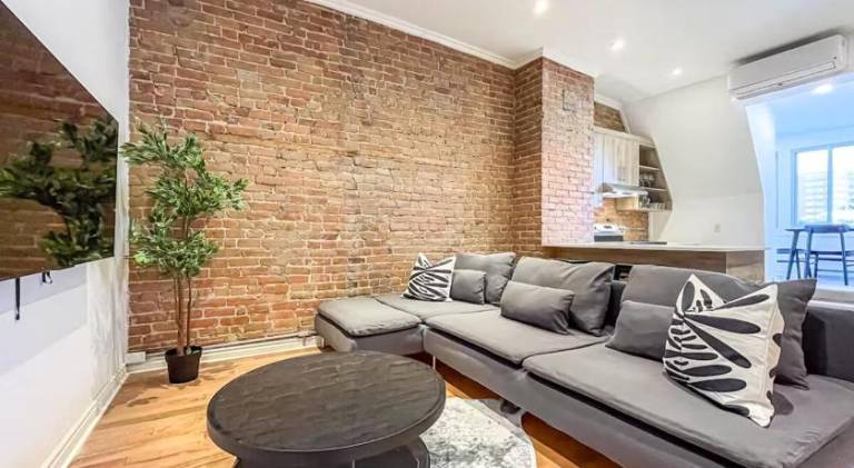 Apartment with 1 room for 4 persons in Montréal, QC