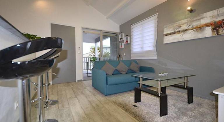Fully equipped lovely rental apartment with pool, yard & patio | Close to the beach | Dogs allowed — photo 4