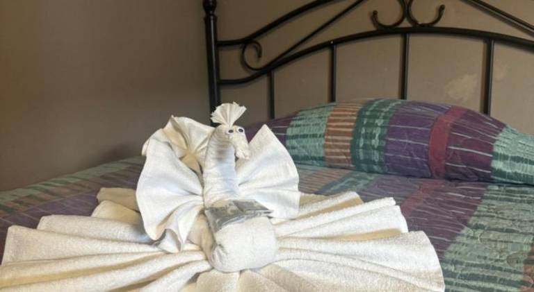 Wonderful serviced apartment with patio | Pets allowed — photo 2