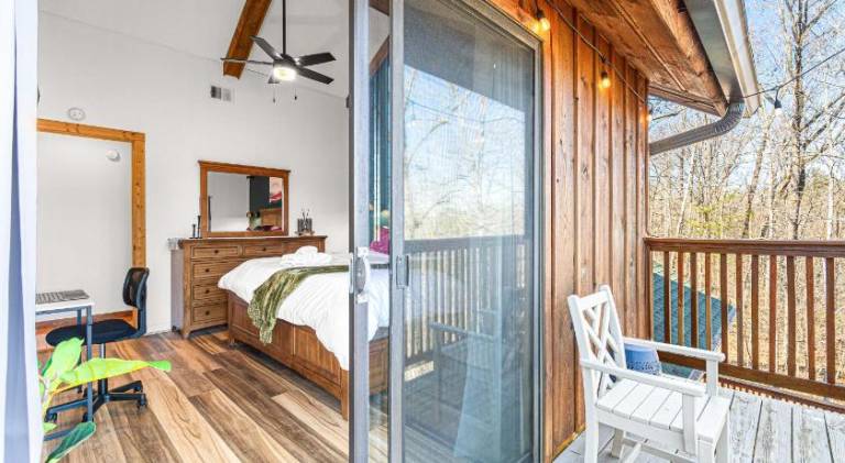 Vacation home with hot tub — photo 4