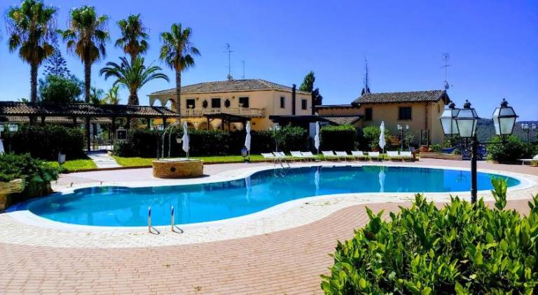 Farm with patio, yard & BBQ in Caltagirone