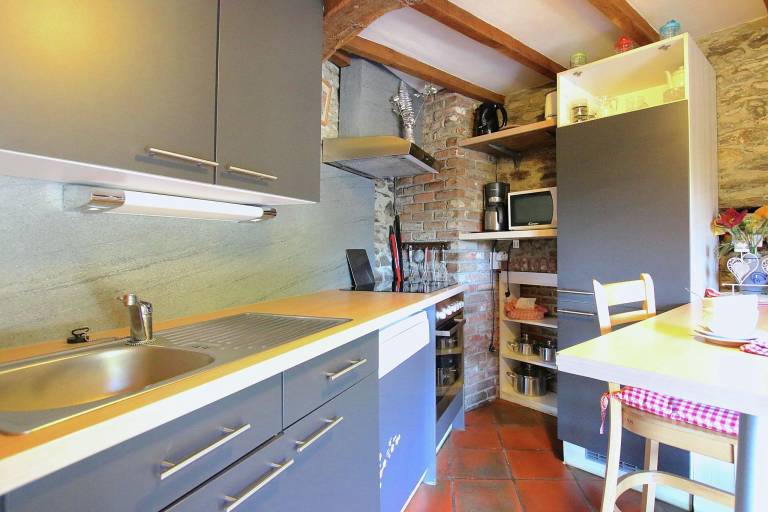 Cottage with barbecue, terrace & yard — photo 4