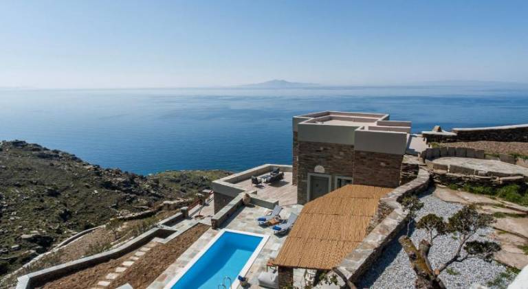 Villa with pool — photo 4