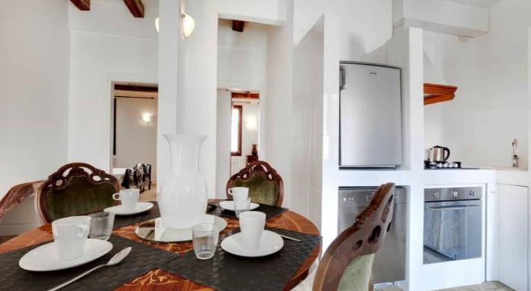 Apartment with terrace & jacuzzi | Close to Rialto Bridge | Suitable for remote work | Pets are welcome — photo 2