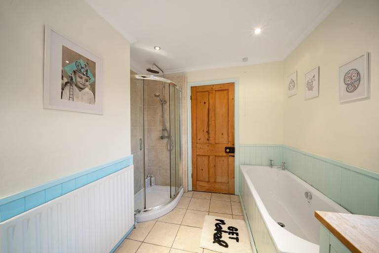 Cozy 3-bedroom house, perfect for families or friends exploring "The Heart of the Cotswolds". — photo 2