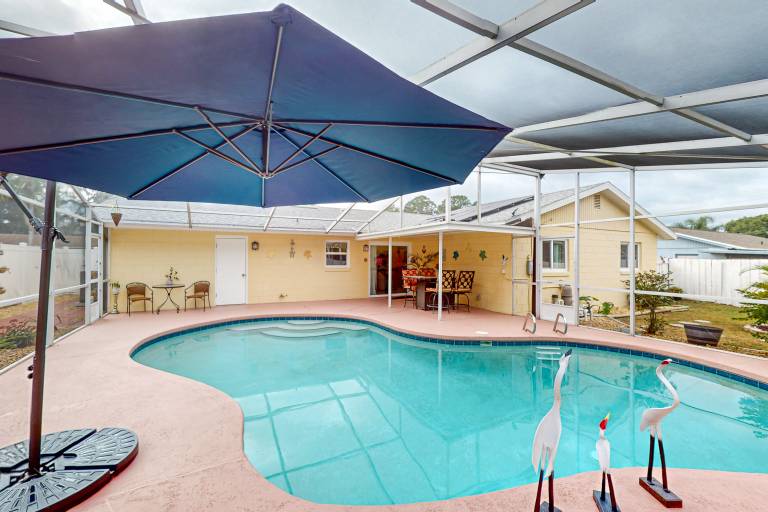 Pool Access! Dog-Friendly Retreat 16 Mi to Orlando in Lake Mary, FL