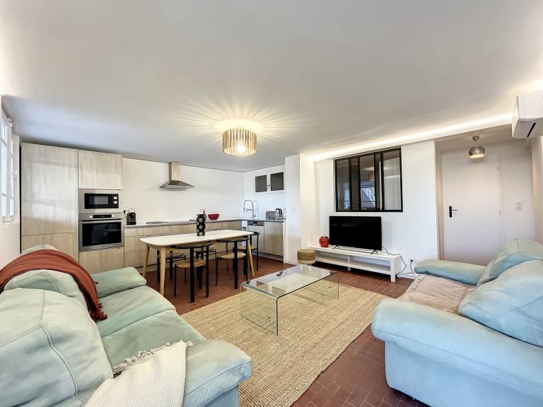 Beachfront F3 Apartment with Parking in Carnon, Renovated, Direct Beach Access, Terraces, and Chic Decor — photo 3