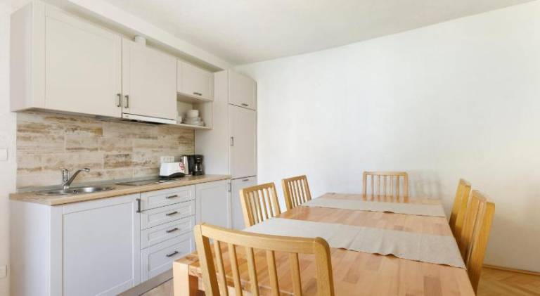 Charming apartment with patio & garden | Dogs allowed — photo 4