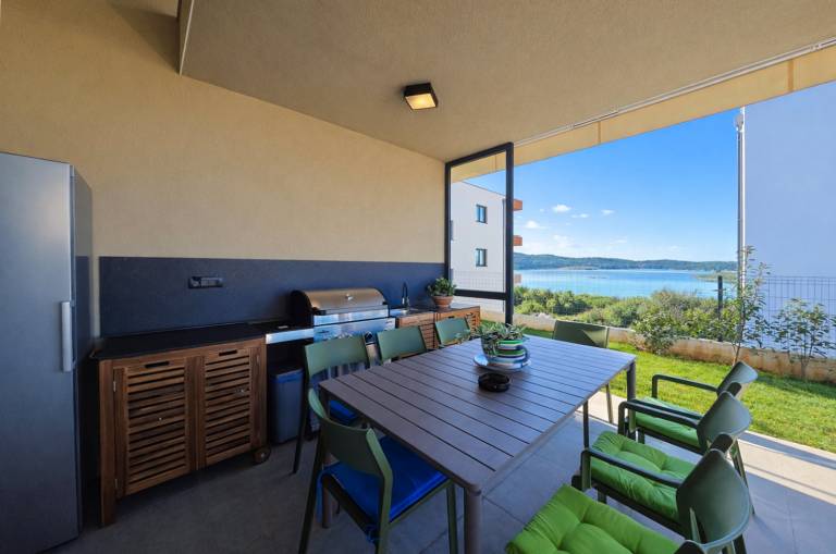 House with pool, grill & patio | Sea view — photo 4
