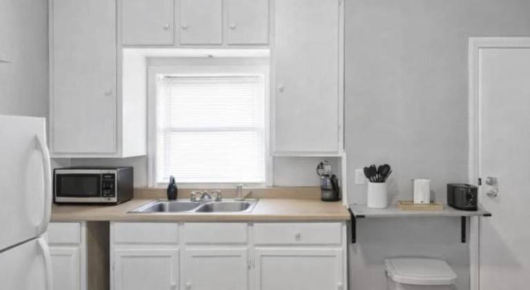 Apartment with jacuzzi — photo 4