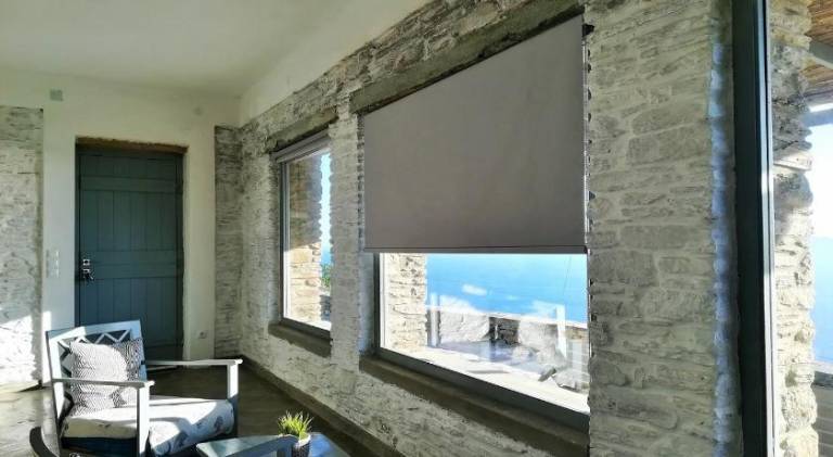 House with patio — photo 2