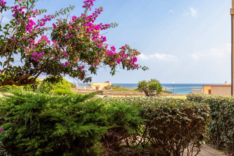 Vacation home with barbeque & patio | Sea view | Close to the beach | Pets allowed — photo 2
