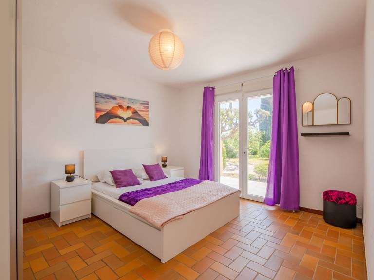 Apartment with garden, terrace & pool | Sea view — photo 3