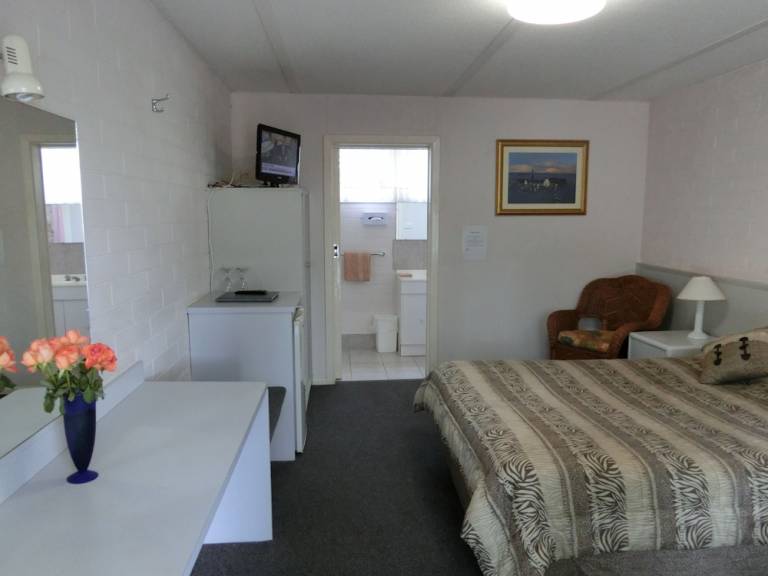 Motel  Croydon South