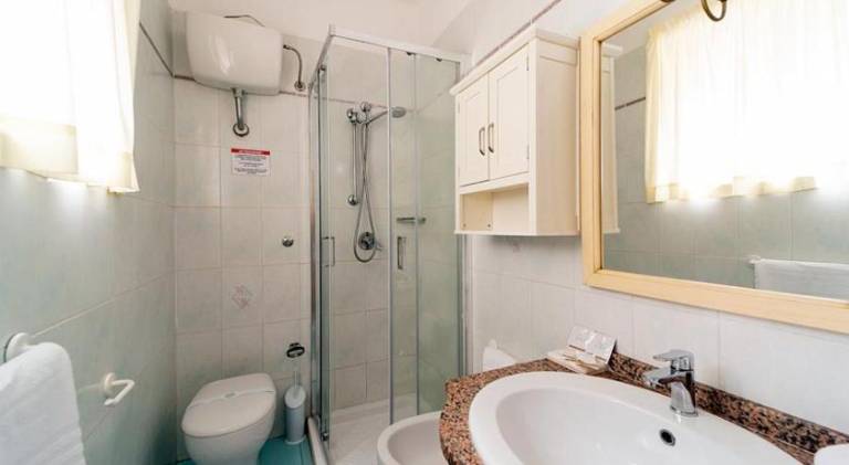 Serviced apartment with pool, sauna & jacuzzi — photo 2