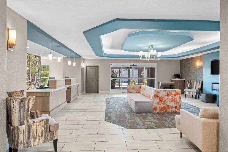 La Quinta Inn & Suites by Wyndham Searcy — photo 2