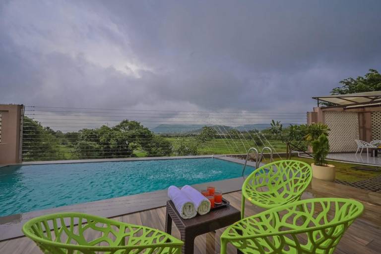 House with patio, garden & BBQ in Nashik
