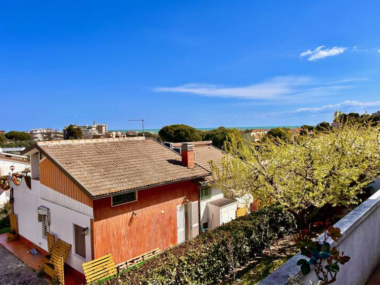 Apartment with garden & patio | Sea view — photo 3