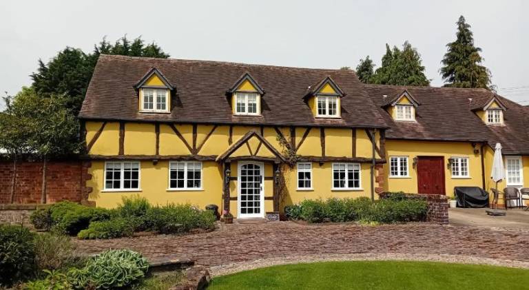 Family-friendly beautiful vacation home with patio, grill & yard | Pets allowed — photo 5