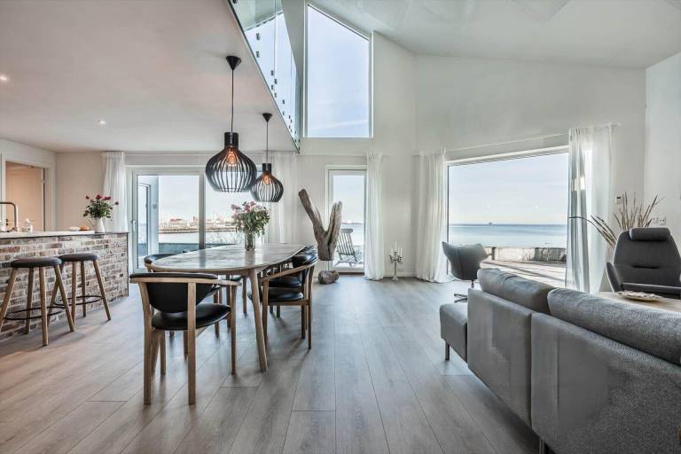 Vacation home with patio & barbeque | Sea view — photo 3