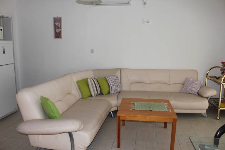 Three bedroom apartment near beach Mimice, Omiš (A-2774-b) — photo 2