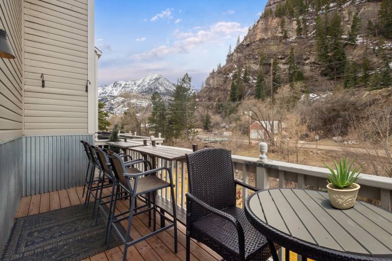 New Listing! River Front Mountain Views Air Conditioning Pet-friendly in Ouray, CO