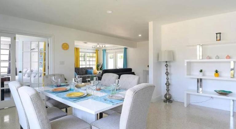 Vacation home with pool — photo 2