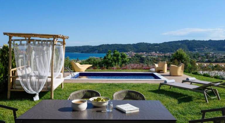 Villa with pool, yard & terrace | Next to the beach | Dogs allowed — photo 3