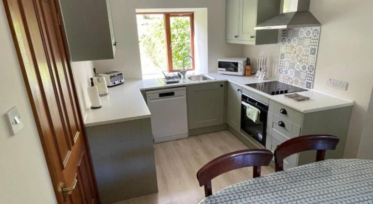 Ample vacation home | Pet-friendly — photo 3