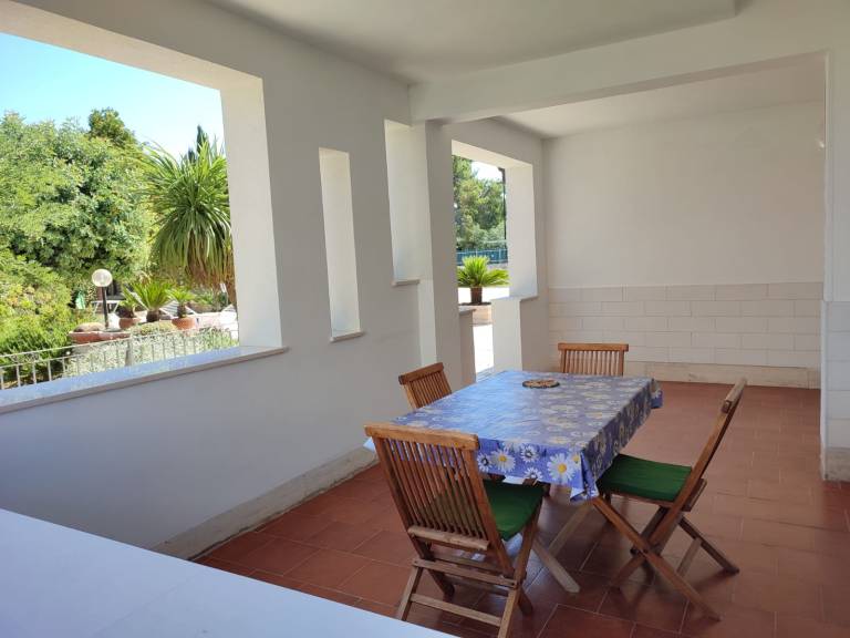 Apartment with yard — photo 3