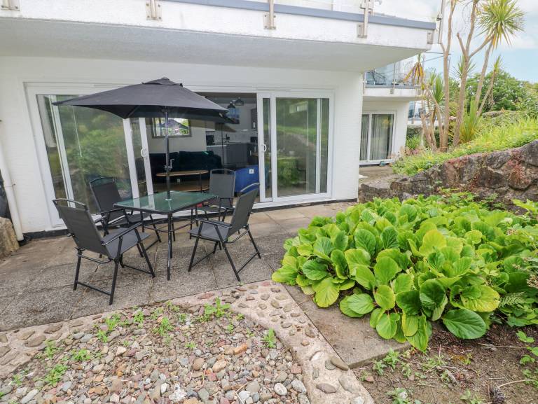 Cottage with yard | Beach view — photo 2
