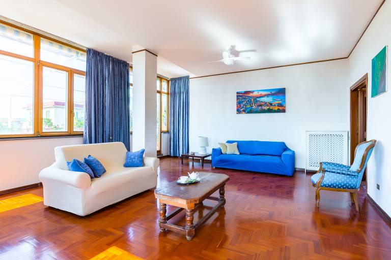 Family-oriented charming rental apartment with terrace & BBQ | City view | Dogs allowed — photo 5