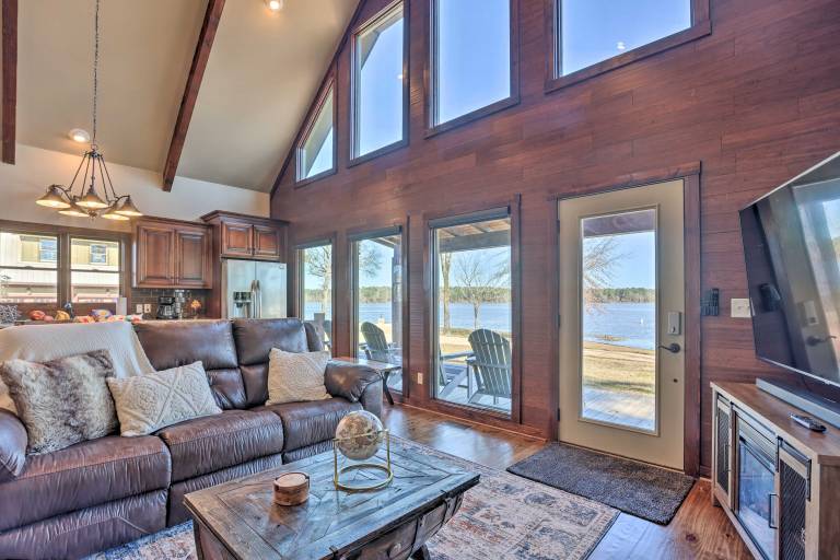 Fire Pit & Grill: Pet-Friendly Shelby Home! in Al